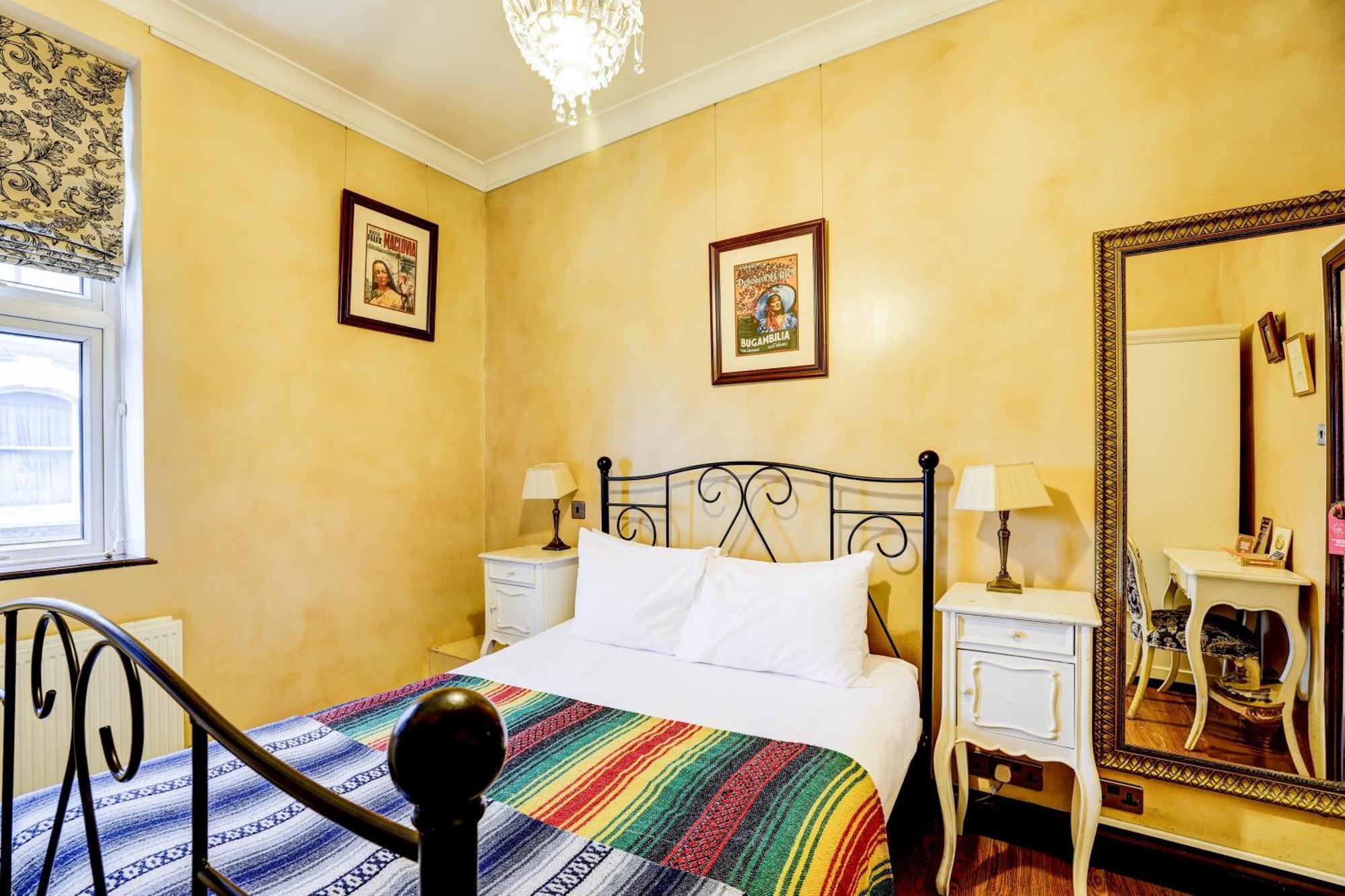 Quarto Duplo com Banheiro Compartilhado